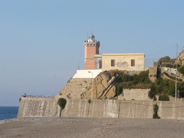 Il Faro di Capo d'Orlando sul Lungomare Andrea Doria