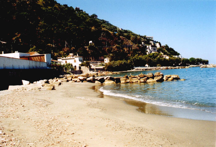 Capo D'Orlando La bellissima spiaggia sabbiosa di Testa di Monaco dai bassi fondali