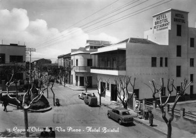 Capo d'Orlando - (Sicilia - Messina) - Via Piave ed Hotel Bristol - Foto epoca